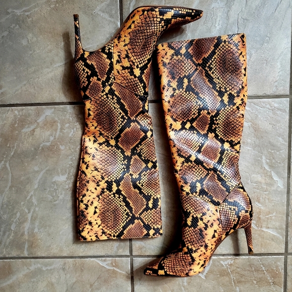 NWOB Steve Madden KINGA Yellow Snake Boots - Picture 2 of 8